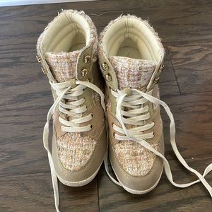 Size 5.5 girls wedge fashion tennis shoes